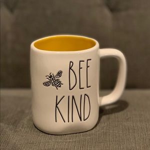 NWT Rae Dunn BEE KIND mug yellow inside